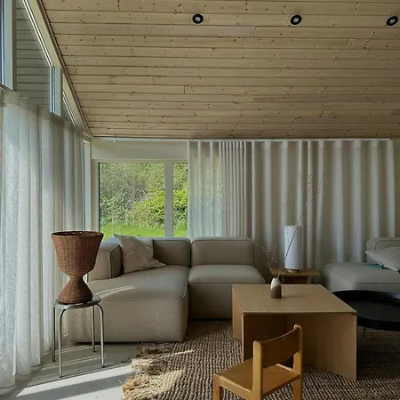 Danish Design House Near Mon's 別荘 *