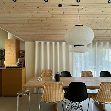 Сasa de vacaciones Danish Design House Near Mon's