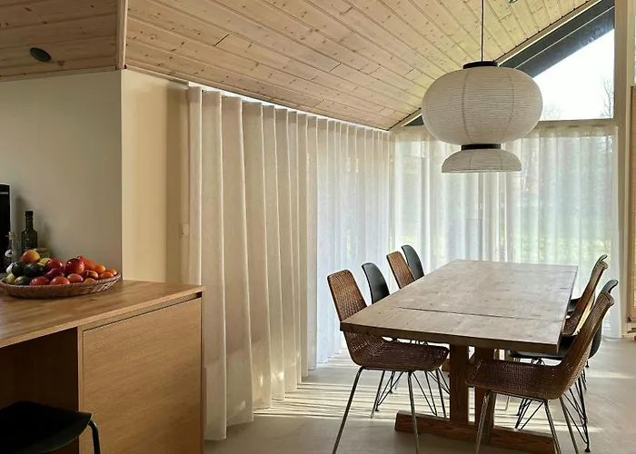 Danish Design House Near Mon's Hébergement de vacances Stege