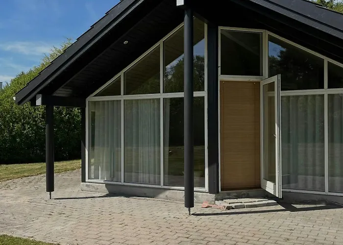 Сasa de vacaciones Danish Design House Near Mon's *